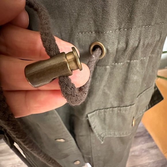 🛍️NWOT Hoodie full zip Utility vest army/olive green Vest with adjustable waist - Picture 4 of 12